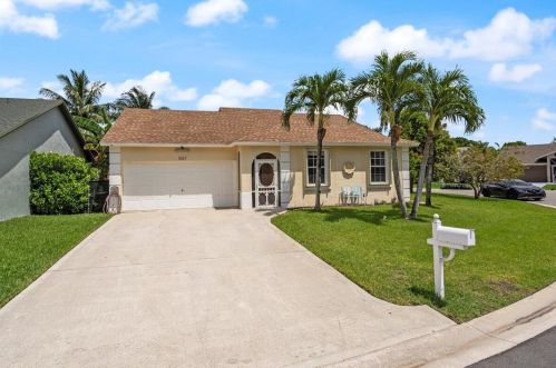 1067 Salmon Isle, West Palm Beach, FL 33413-3021