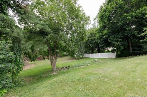 308 Twin Lakes Rd, North Branford CT  06471-1220 exterior