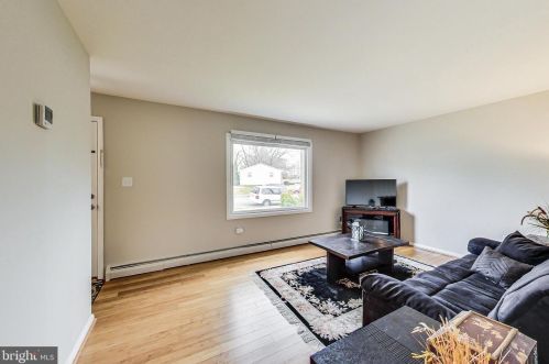 4326 Granby Rd, Woodbridge VA  22193-2514 exterior