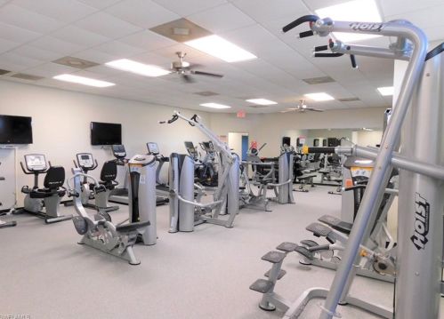 9060 Palmas Grandes Blvd, Bonita Springs FL  34135-2833 exterior