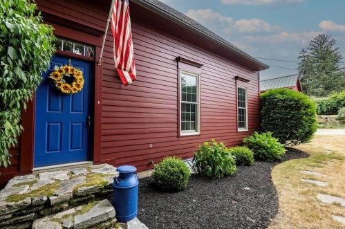 172 Pokorny Rd, Higganum, CT 06441-4417