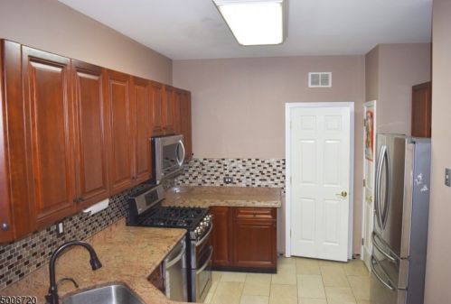 97 Crown Point Rd, Parsippany NJ  07054-3414 exterior