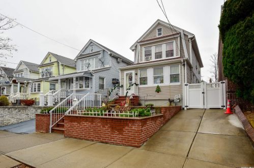 93-55 207th St, Jamaica, NY 11428-2238