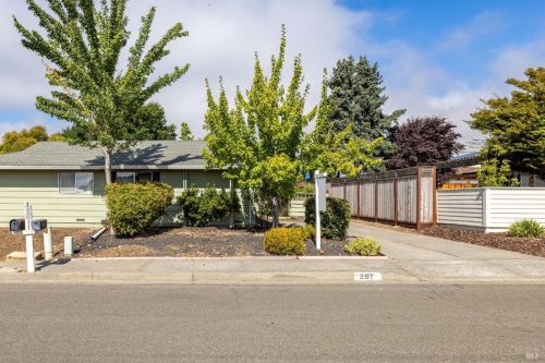 207 Mountain Vista Ln, Santa Rosa, CA 95409-6409