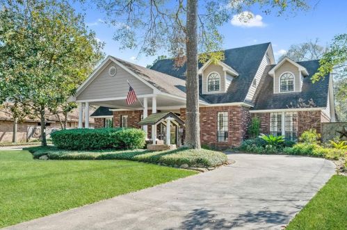 214 Heather Ln, Conroe, TX 77385-9013