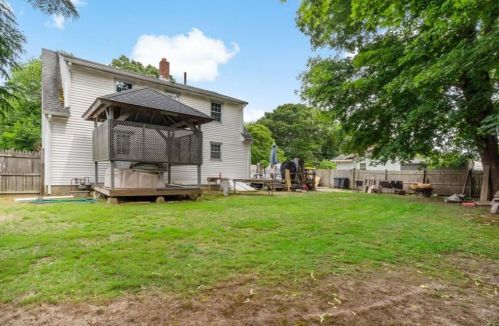 19 Pontiac Rd, South Kingstown RI  02882-1209 exterior