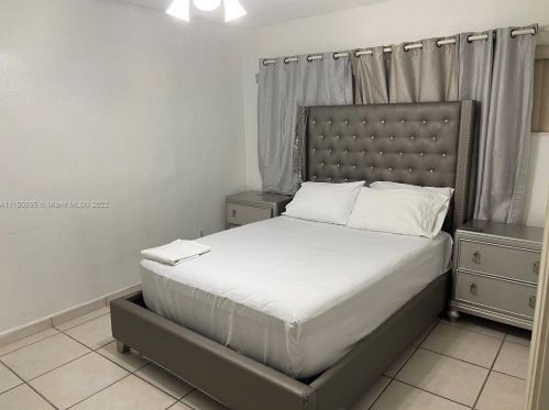 6265 111th Ter, Hialeah FL  33012-2354 exterior