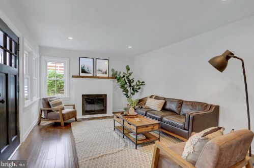 1053 Wayne Ave, Carlisle PA  17013-1640 exterior