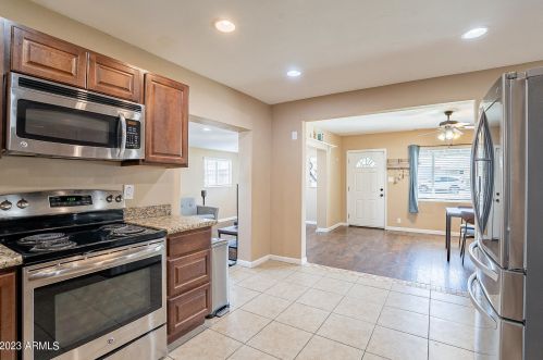 8142 11th Pl, Phoenix AZ  85020-3716 exterior