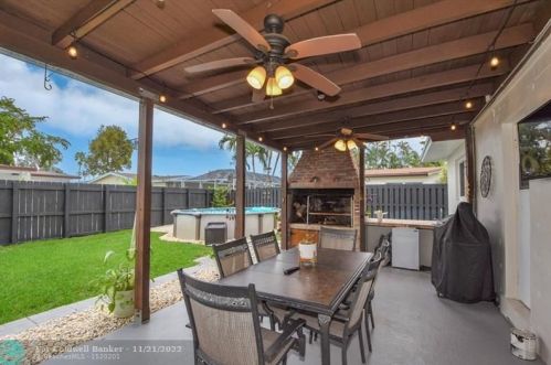 8421 17 Ct, Hollywood FL 33028 exterior