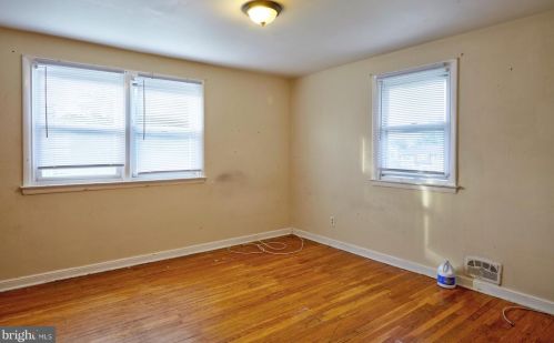 6833 Lee Ave, Camden NJ  08110-6122 exterior