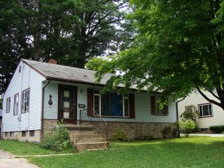 3261 Quentin Dr, Youngstown OH  44511-1204 exterior