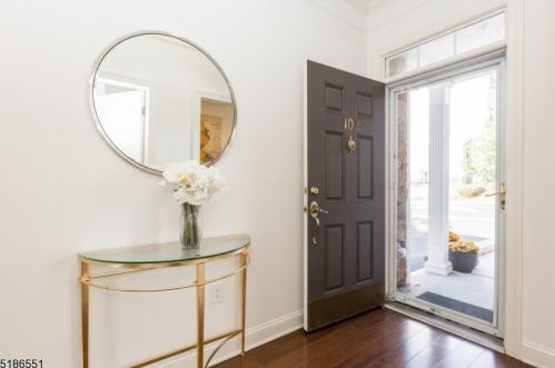 102 Quarry Dr, West Paterson NJ  07424-4255 exterior