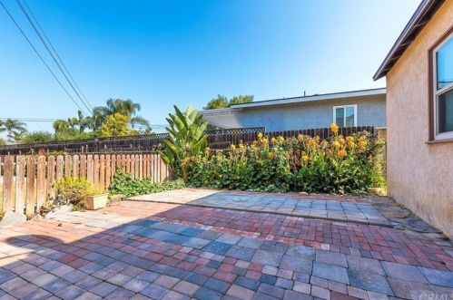 5551 Fullerton Ave, Buena Park CA  90621-1913 exterior