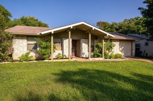 8105 Briarwood Ln, Austin TX  78757-8113 exterior