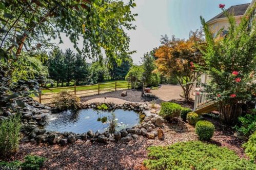 21 Patrick Henry Pl, East Amwell Township NJ  08551-1805 exterior