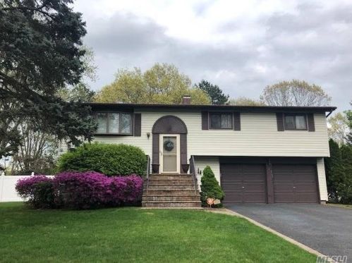 191 6th Ave, Holtsville, NY 11742-2341