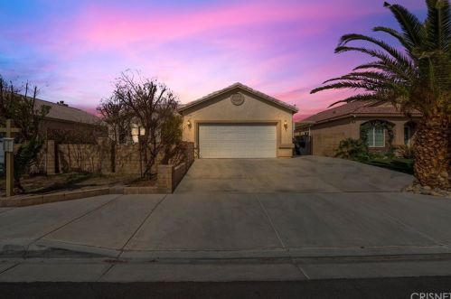 44113 Coral Dr, Lancaster, CA 93536-6823