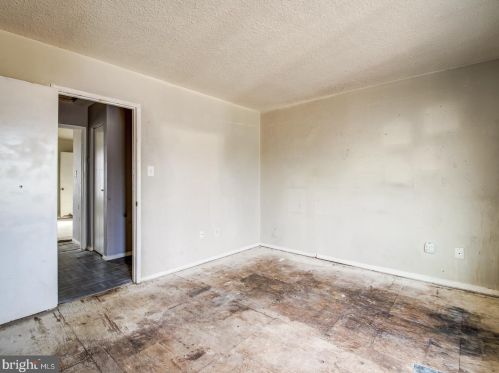 2238 Southgate Sq, Herndon VA  20191-1229 exterior