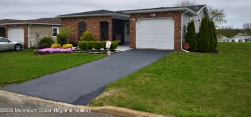 14 Keats Rd, Bricktown, NJ 08724-8114