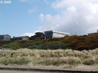 2890 Beach Loop Dr, Bandon OR  97411-8897 exterior