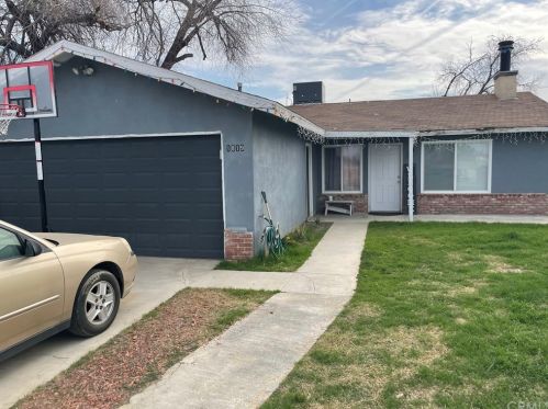 1819 Planz Rd, Bakersfield, CA 93307-4542
