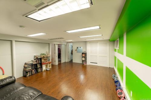 4 Hillside Ter, Airmont NY  10901-2105 exterior