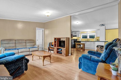27 Rays Dr, North Newton, PA 17241-9312