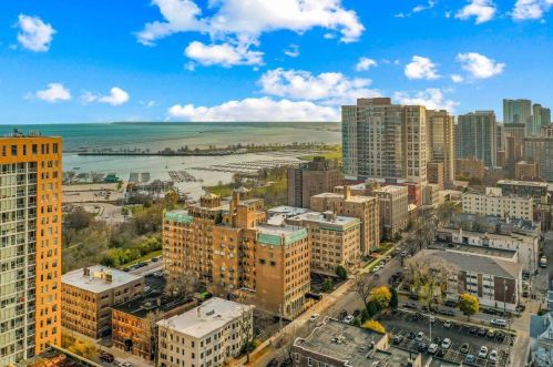 1983 Summit Ave, Milwaukee WI 53202-1390 exterior