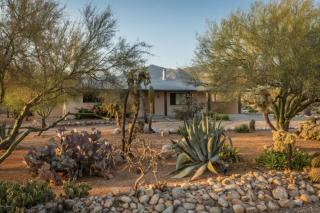 6125 Canyon Dr, Tucson, AZ 85704-6003