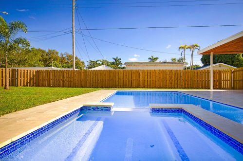 411 33rd St, West Palm Beach FL  33404-3037 exterior