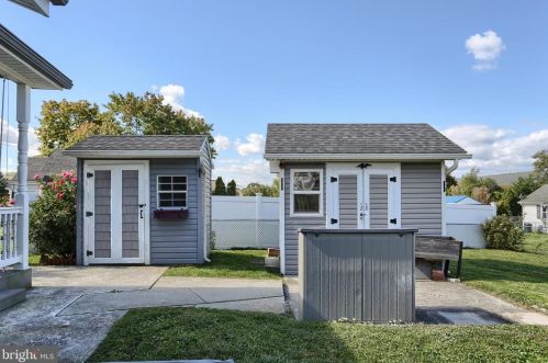 337 Perry St, West Enola PA  17025-2538 exterior