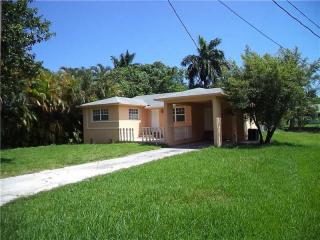 70 160th St, Miami, FL 33162-4217