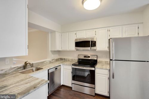 2121 Dominion Heights Ct, Falls Church, VA 22043-2560