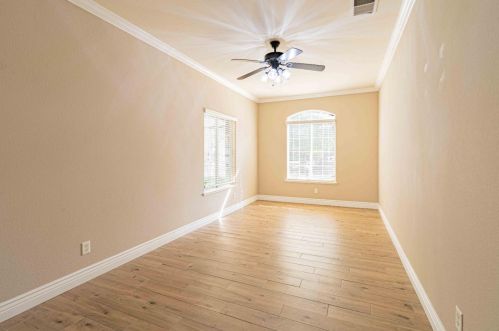 17 Moody Ave, Clovis CA  93619-4255 exterior