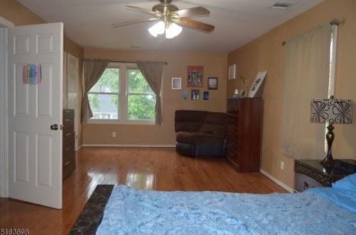 78 Parkway, West Paterson NJ  07424-1256 exterior