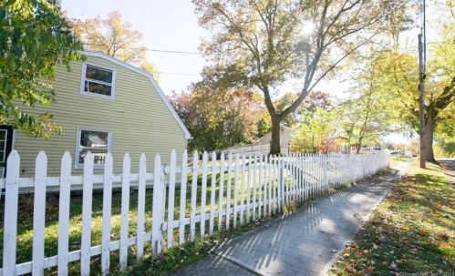 25 Seaflower Rd, Milford, CT 06460-5955