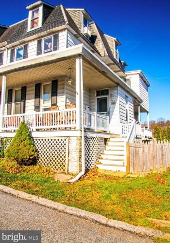 421 2nd Ave, Parkesburg, PA 19365-1401