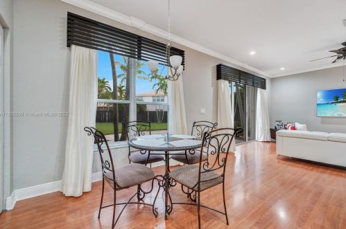 3163 176 Ter, Hollywood FL 33029-5608 exterior