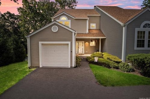 228 Mallard Ct, Yorktown Hgts NY  10598-1975 exterior