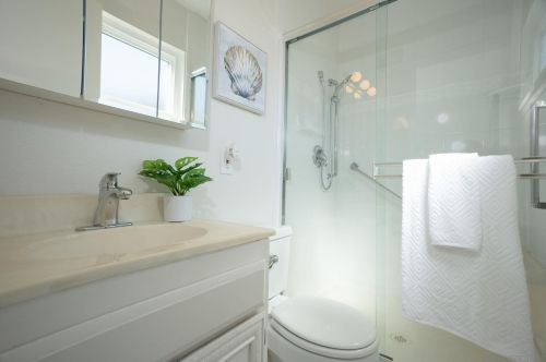 4659 Berwick Dr, San Diego CA 92117-4233 exterior