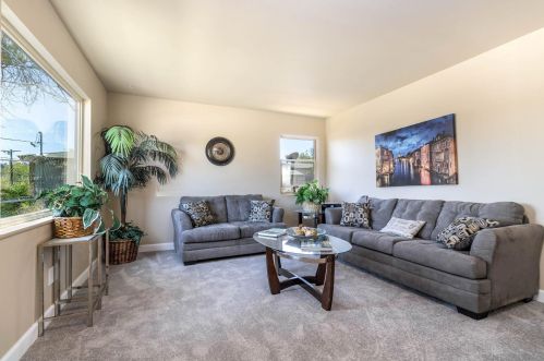 6240 Dixie Dr, La Mesa, CA 91942-3628