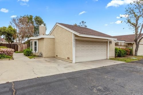 2042 Yale St, Ontario, CA 91764-6822
