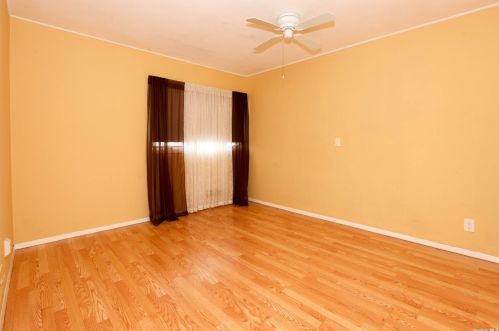 472 Piping Rock Rd, Seaford NY  11783-1038 exterior