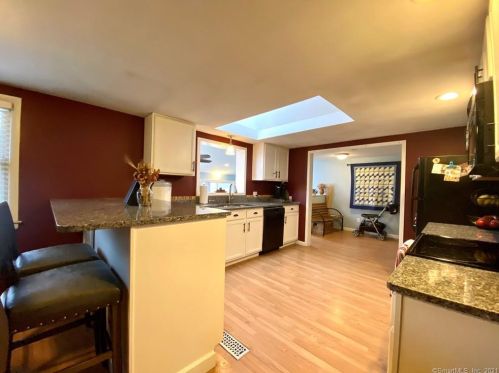 4 Poulin Dr, Putnam CT  06260-1010 exterior