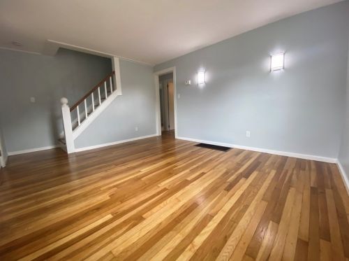 28 Arthur Woods Ave, Burlington, MA 01803-2518