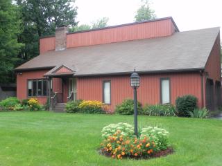 54 Thomas Dr, Colchester, VT 05446-5811