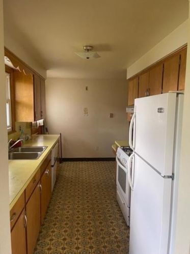 1403 Crestview Dr, Somerset PA  15501-2749 exterior