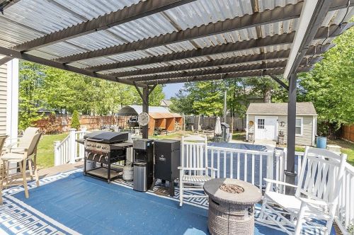 16 Dumaine Ave, Nashua NH  03063-1033 exterior