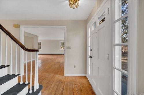 5 Hollow Spring Rd, Norwalk CT  06854-3414 exterior